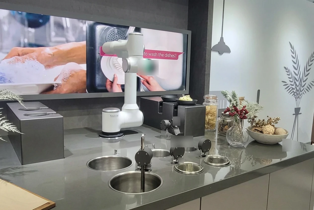 Noodle-Cooking Robot (LG CLOi ChefBot)